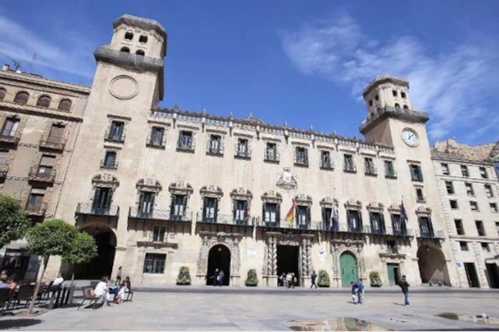 Bright Flat With View To The Castle And The Museum Apartment Alicante Exterior photo